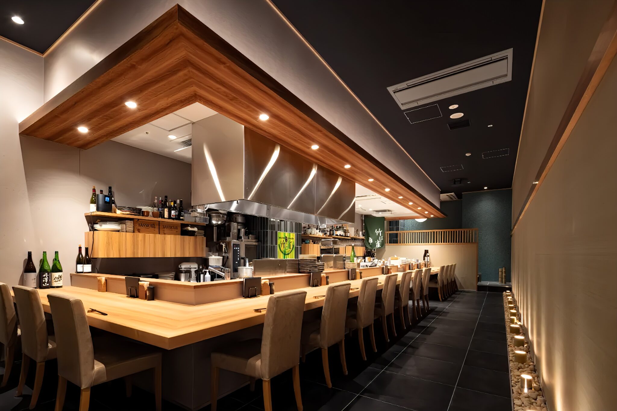 竹に雀 内装 全景