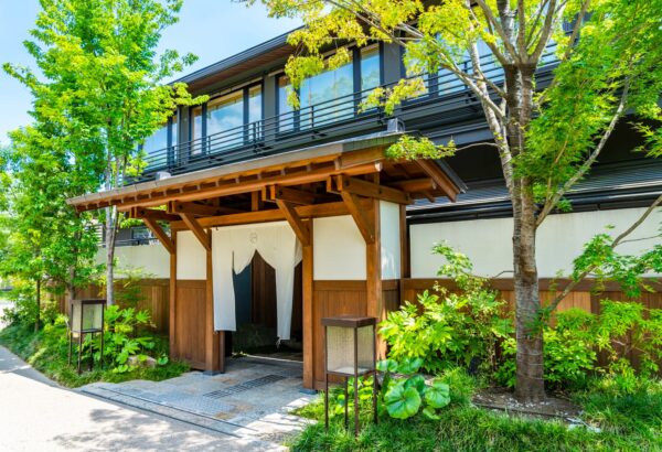 旅館業許可とは?開業手順と必要な資格、旅館業法について解説