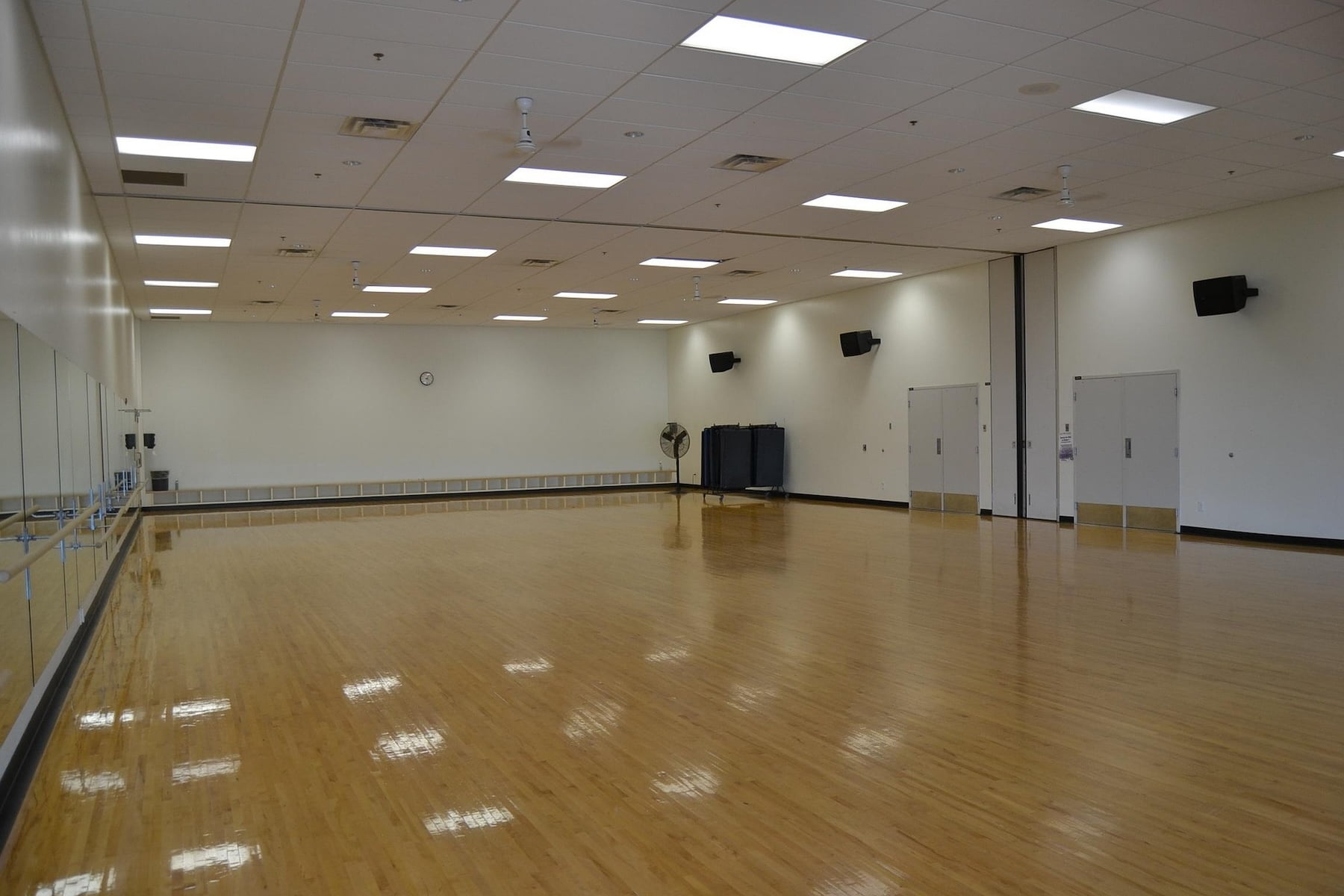 ダンススタジオの内装をデザインするコツ！特徴・施工事例・工事費用も紹介