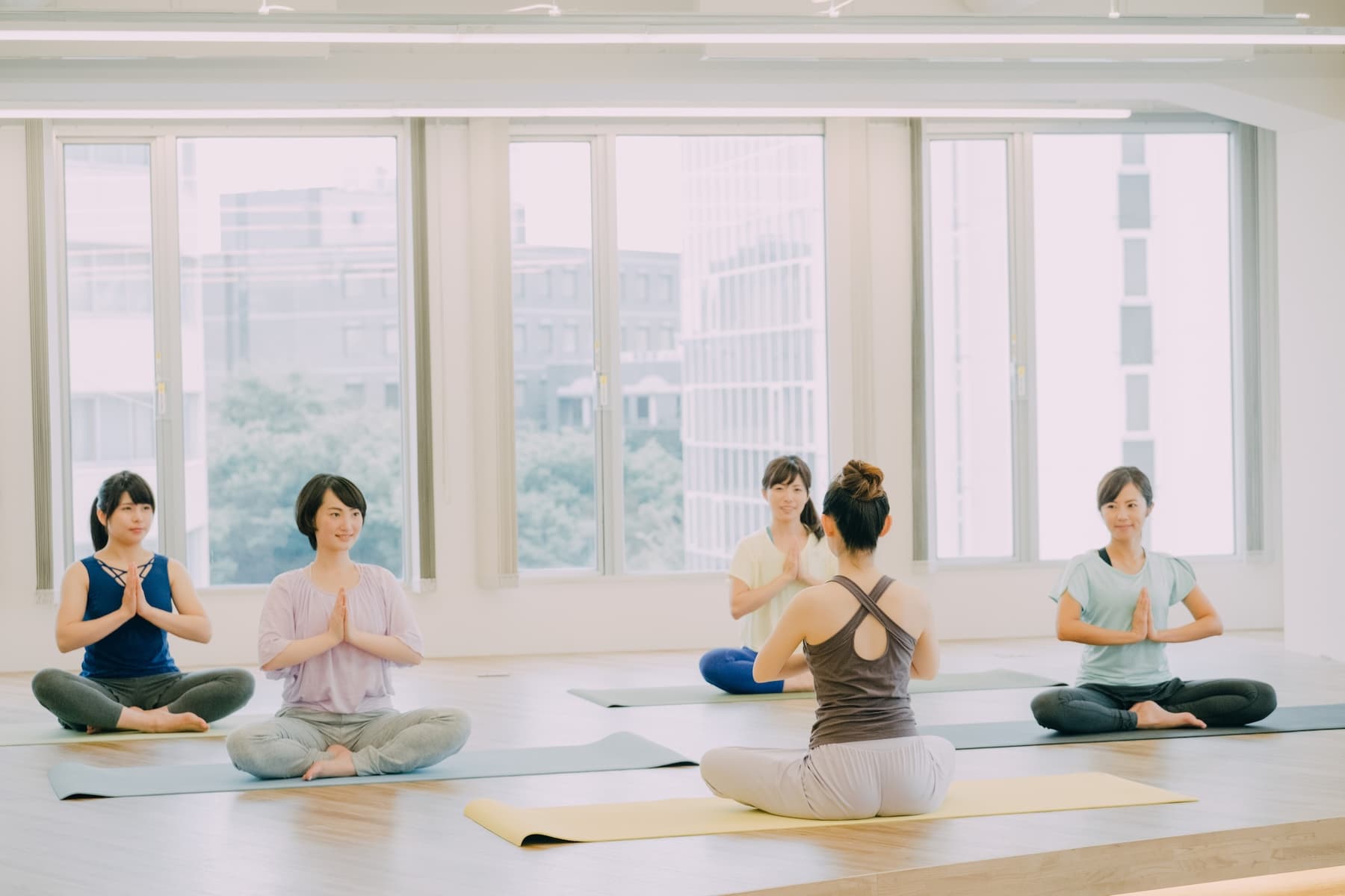 ヨガスタジオの開業方法やスタジオ作りについて解説