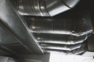 厨房ダクトの油汚れと清掃について解説！設備のメンテナンスや汚れ対策も紹介