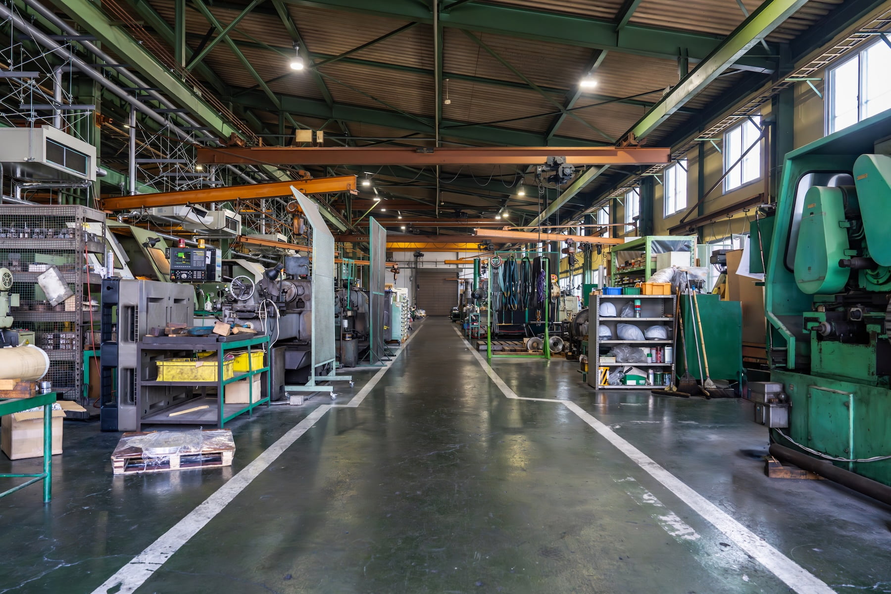 工場の断熱と遮熱対策で室内の快適性を向上！断熱や遮熱に必要な製品・種類を解説