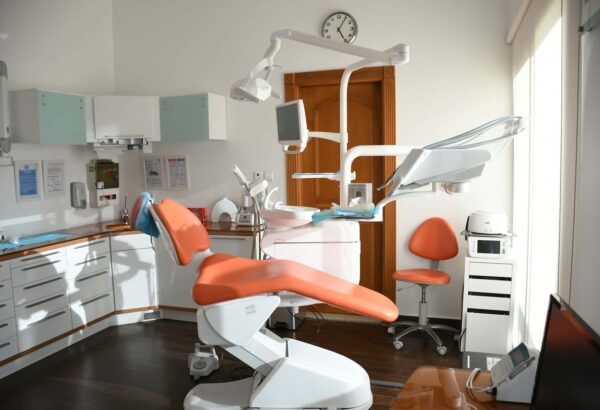 おしゃれな歯科医院・デンタルクリニックの内装設計について解説