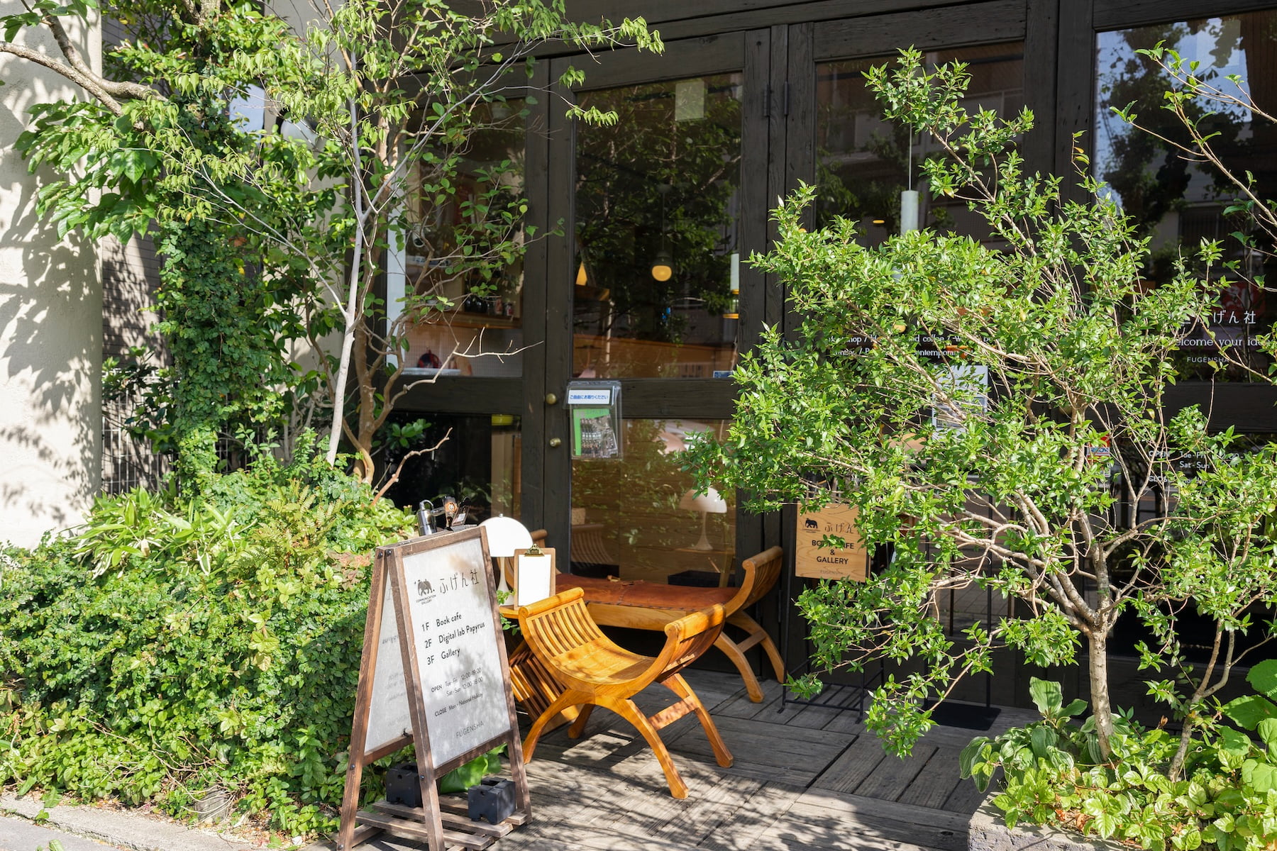 ブックカフェの内装を作る方法は?設計内容や施工、コンセプトについて解説