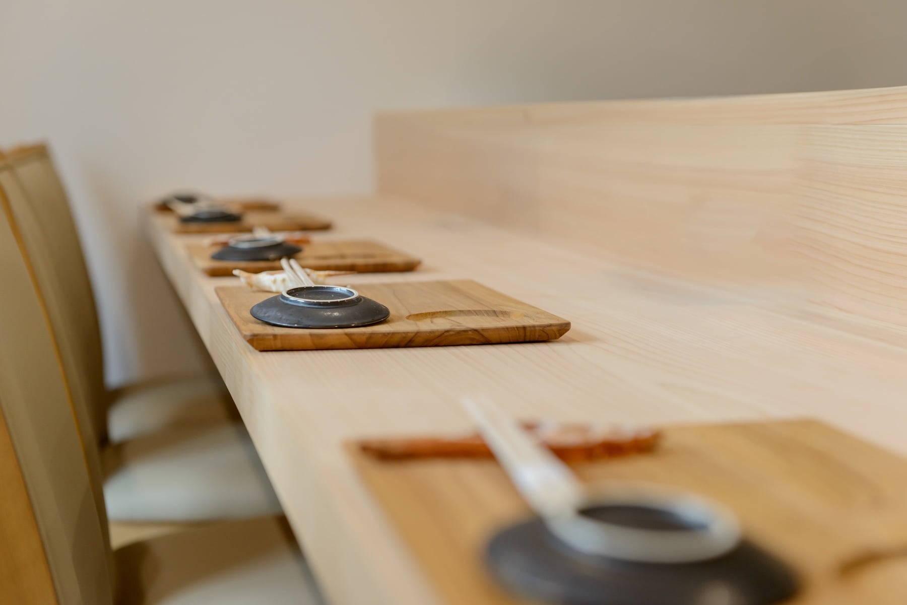 小料理屋の上質な日常を演出する内装の特徴