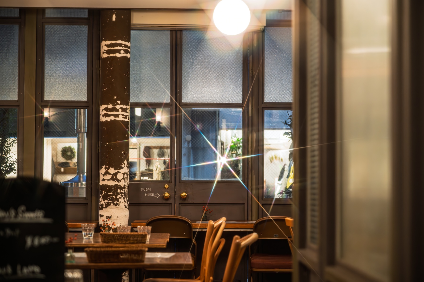 ブックカフェのレイアウトと動線