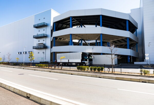 大型倉庫の建設に関わる法律や相場費用について解説