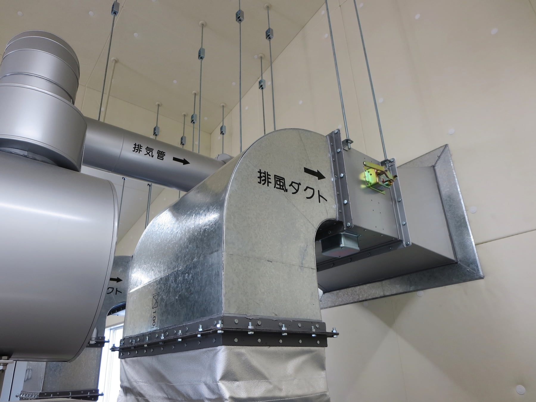 建築基準法と消防法が定める排煙設備