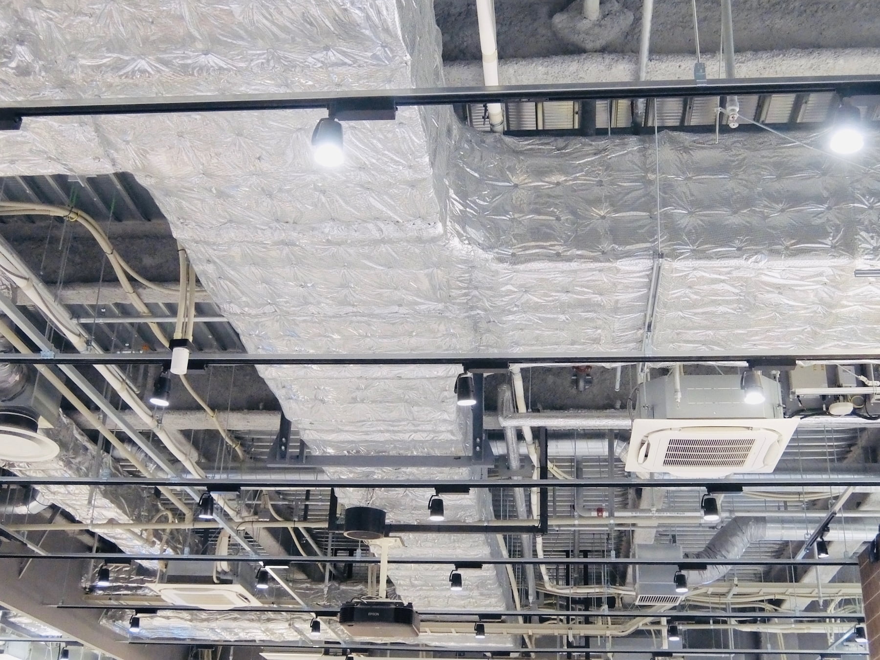 倉庫建設を規制する都市計画法と消防法の要件