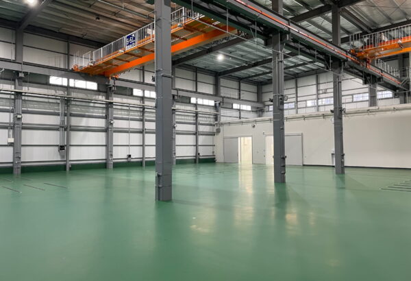 工場の床塗装の種類・特徴や耐用年数について解説