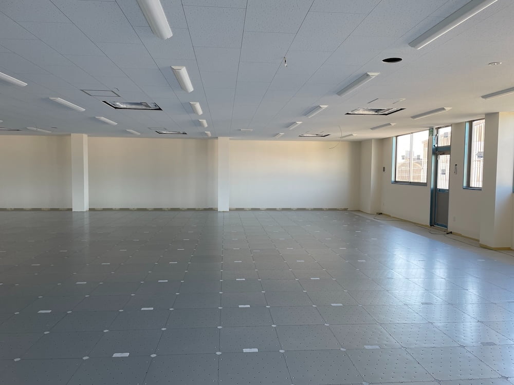 OAフロア導入による配線トラブルの解消とレイアウトの柔軟性