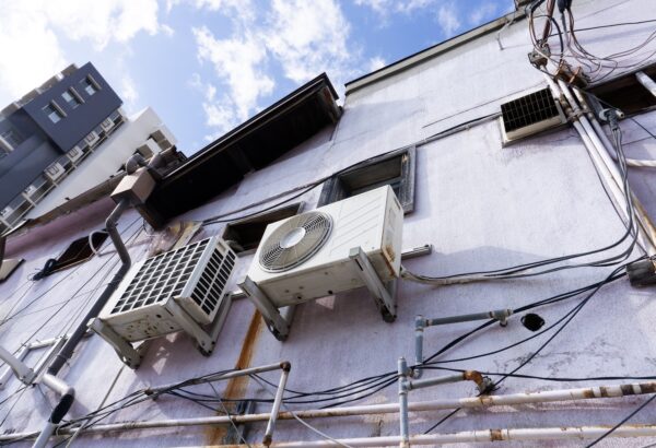 既存不適格建築物の内装工事はどうする？遡及適用と緩和条件と経過処置について解説